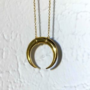 gorjana Cayne Crescent necklace 26 in